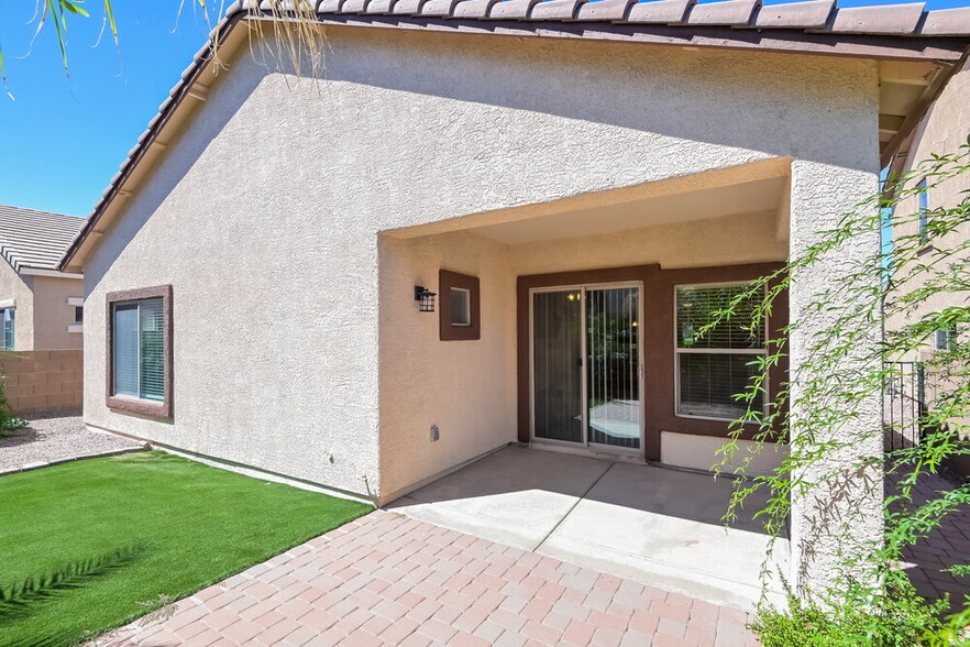 Building Photo - 873 W Calle Muro Fuerte