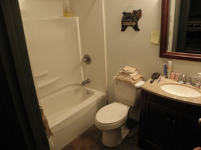 Building Photo - 5 Hummingbird Rd