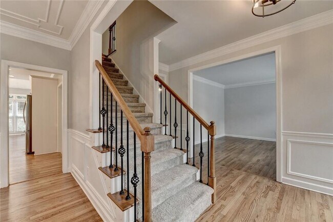 Building Photo - 10665 Wren Ridge Rd