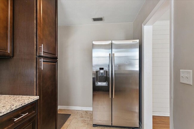 Building Photo - Beautiful home in desirable San Marco area!