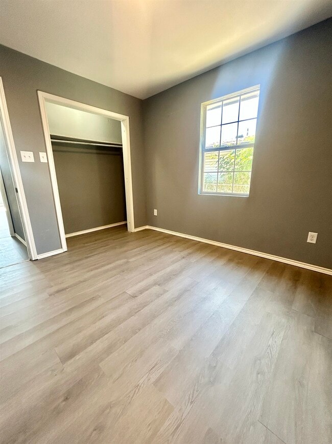 Building Photo - 2314 Pine St