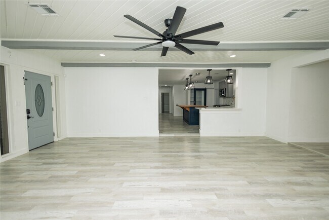 Building Photo - 2202 4th St