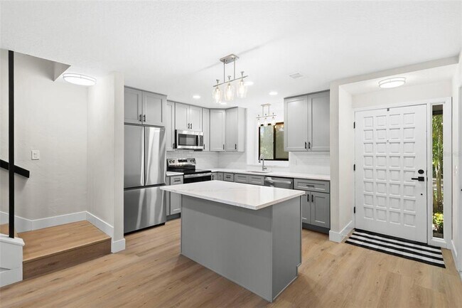 Building Photo - 805 N Clake Ave