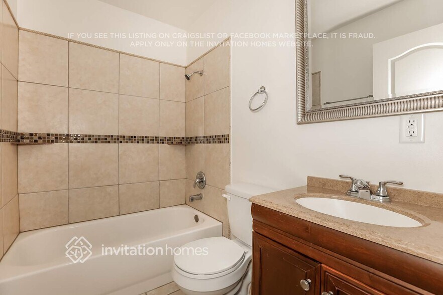 Building Photo - 907 N Wedgewood Dr
