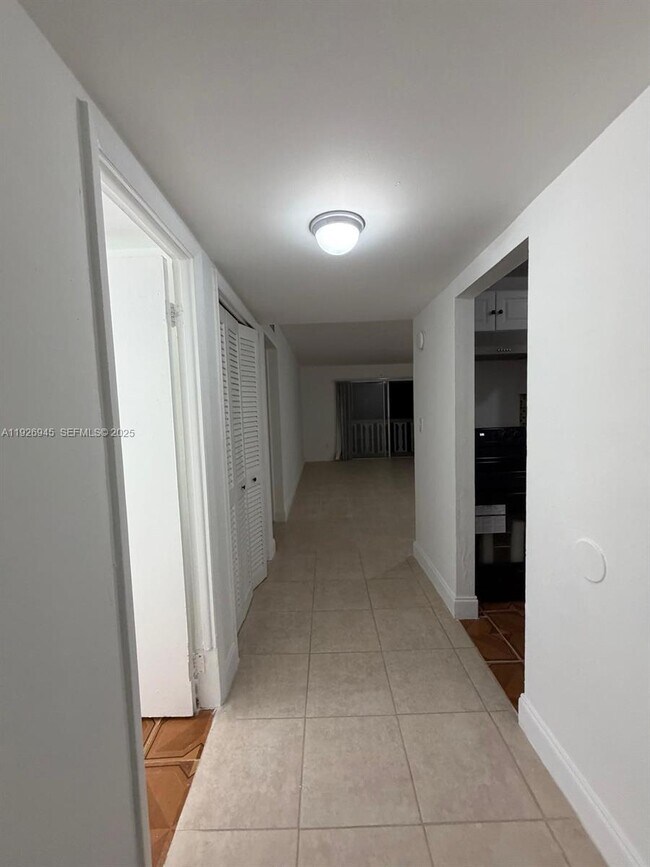 Building Photo - 15205 NE 6th Ave