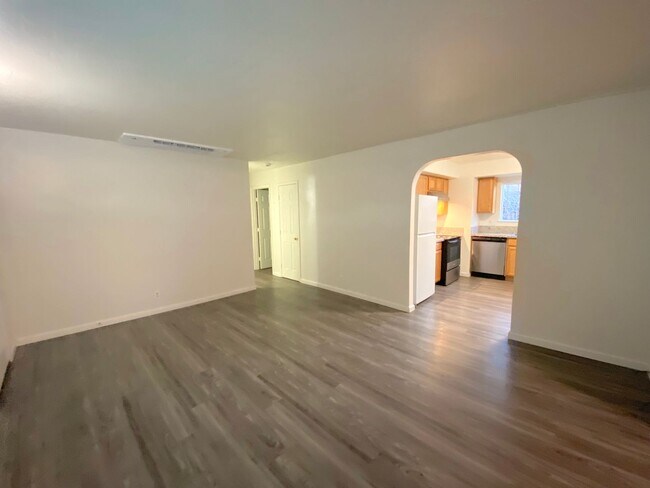 Building Photo - Lovely 3 Bedroom, 2 Bath House - Washer/Dryer, Dishwasher, Long Driveway, Fenced Backyard