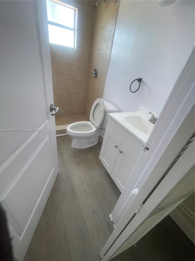 Building Photo - 110 SE 2nd St