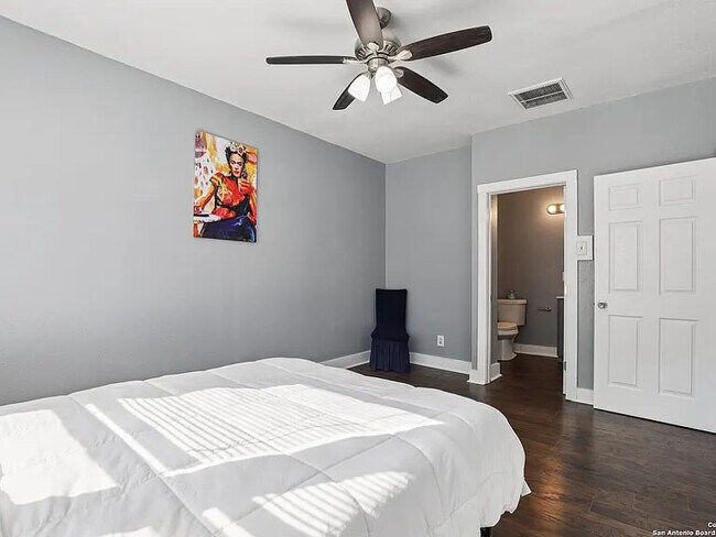 Building Photo - 138 Zapata St