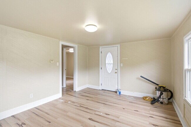Building Photo - 719 Mikel St