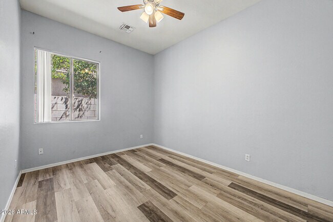 Building Photo - 7233 W Paradise Ln