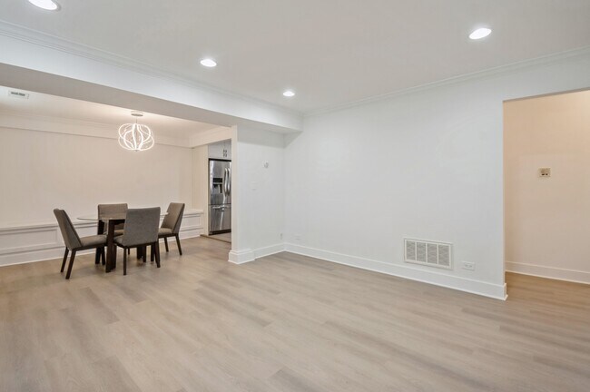 Building Photo - 4209 N Keystone Ave