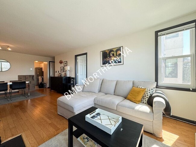 Building Photo - 3217 Wisconsin Ave NW