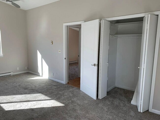 Building Photo - 2 Bedroom 1 Bathroom