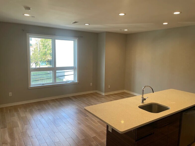 Building Photo - 1439 N Franklin St