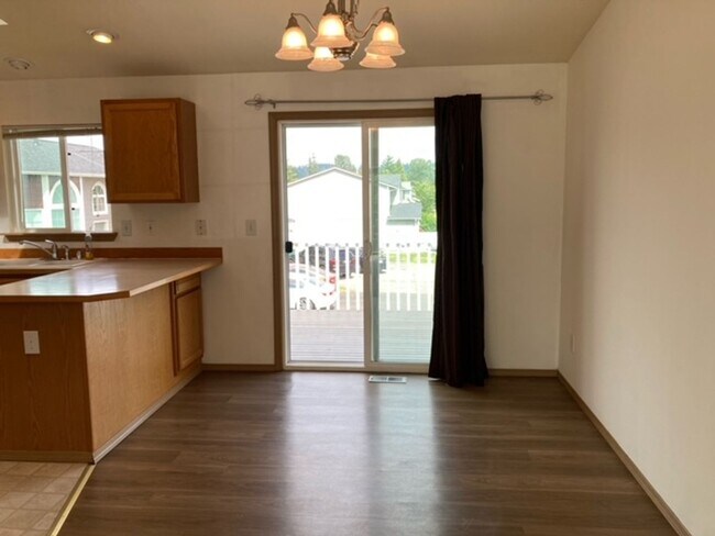 Building Photo - Spacious Split-Level Living in the Heart of Marysville – 4 Bedrooms + Bonus Room!