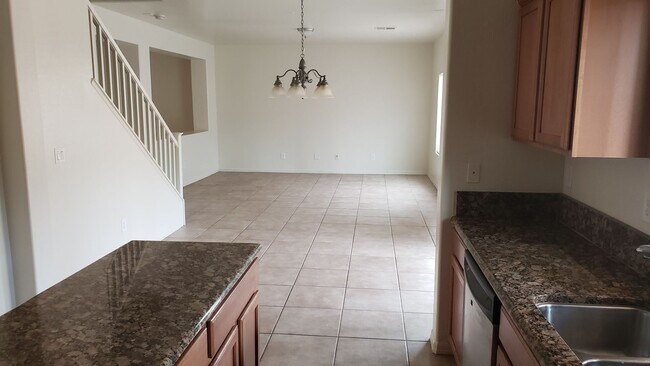 Building Photo - Spacious floorplan