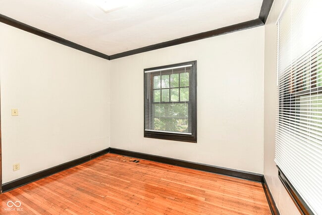 Building Photo - 590 Woodruff Pl W Dr