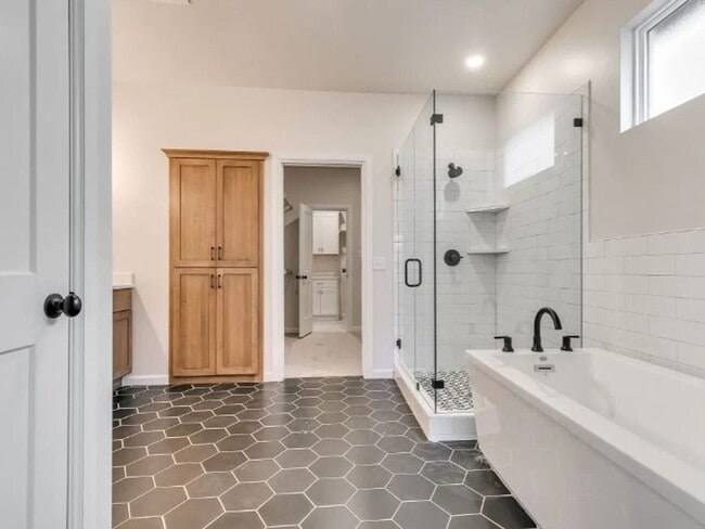 Building Photo - Model Home in East Edmond + 3 bedrooms + B...