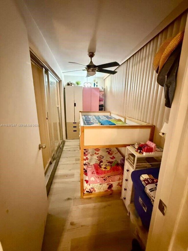 Building Photo - 1400 NE 191st St