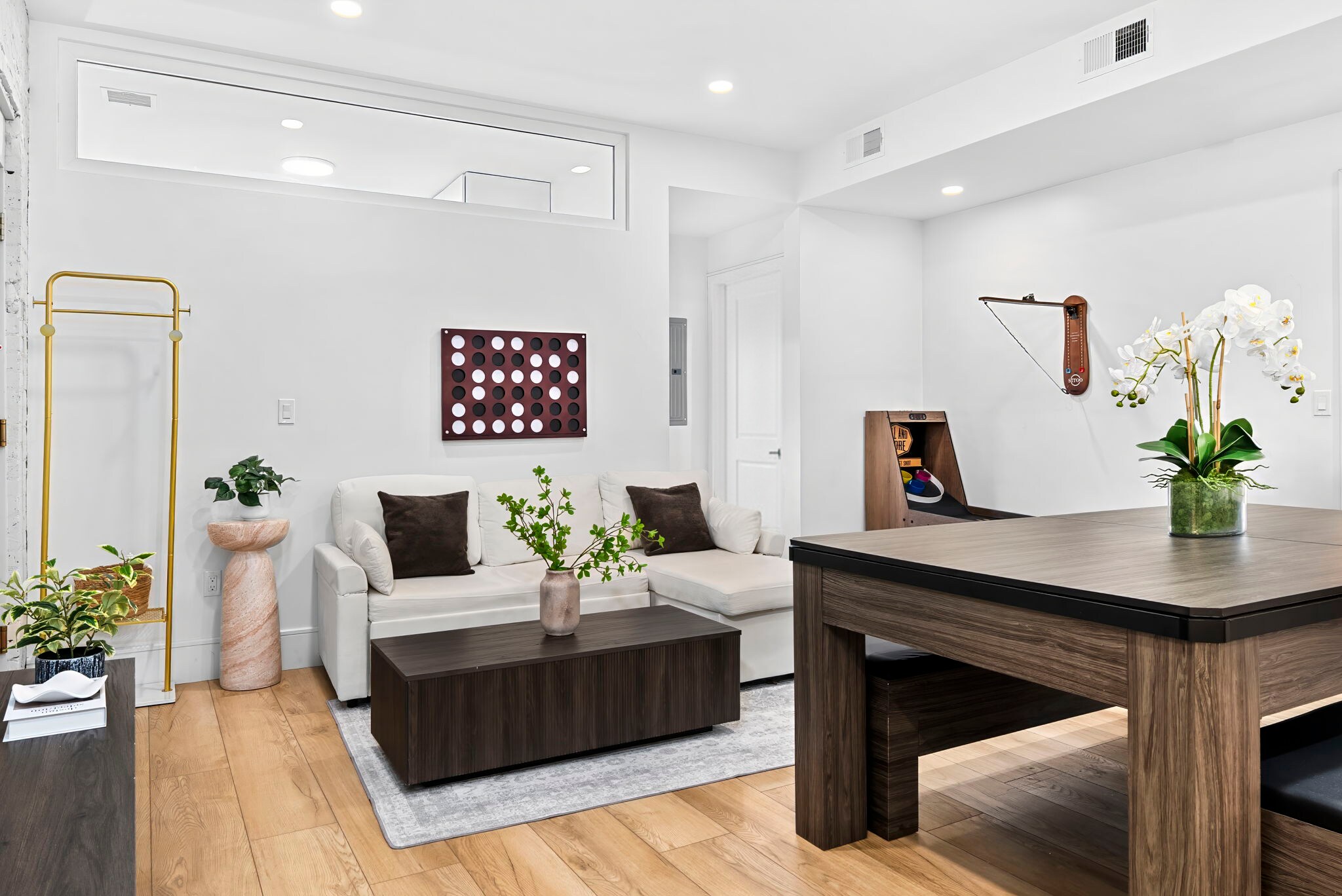 Building Photo - 1566 Beacon St