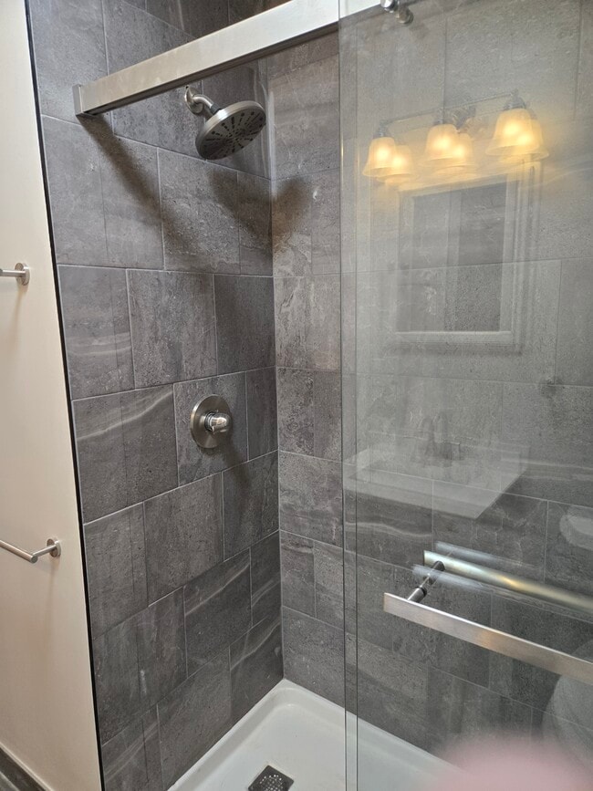 Building Photo - 929 Due W Ave N