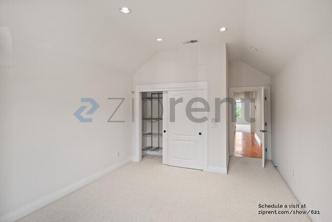 Building Photo - 1320 Drake Ave