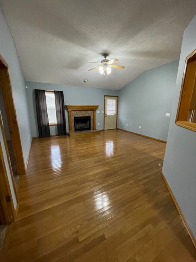 Building Photo - This All Brick home is Located in Orchard Crest West!