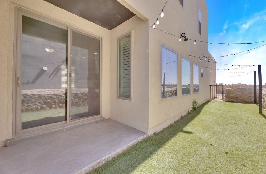 Building Photo - 4529 Mark Avizo St