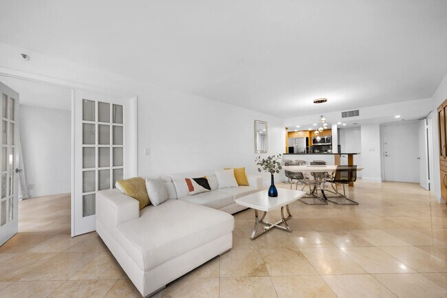 Building Photo - 1717 N Bayshore Dr