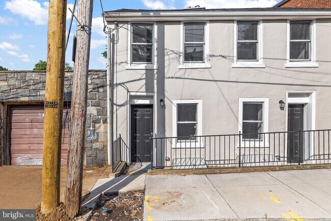 Building Photo - 6 W 20th St