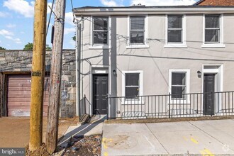 Building Photo - 6 W 20th St