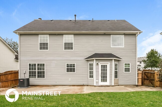 Building Photo - 2560 S Hills