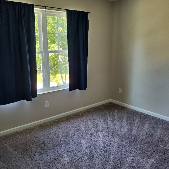Building Photo - 3 Bed Room House For Rent