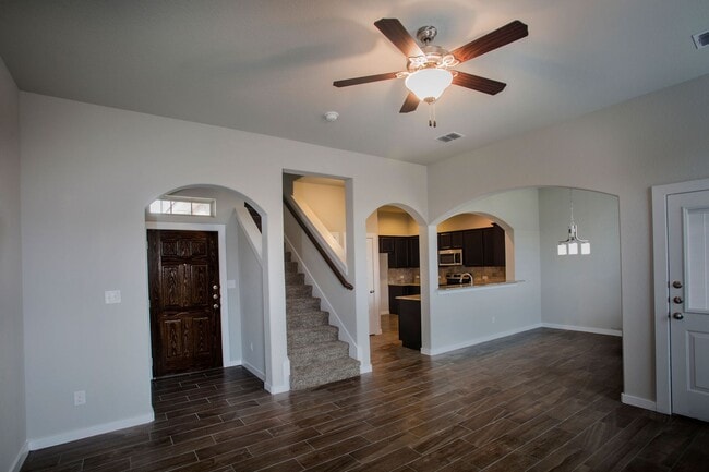 Building Photo - Beautiful 3 Bedroom Luxury Townhome, Kyle, Texas!