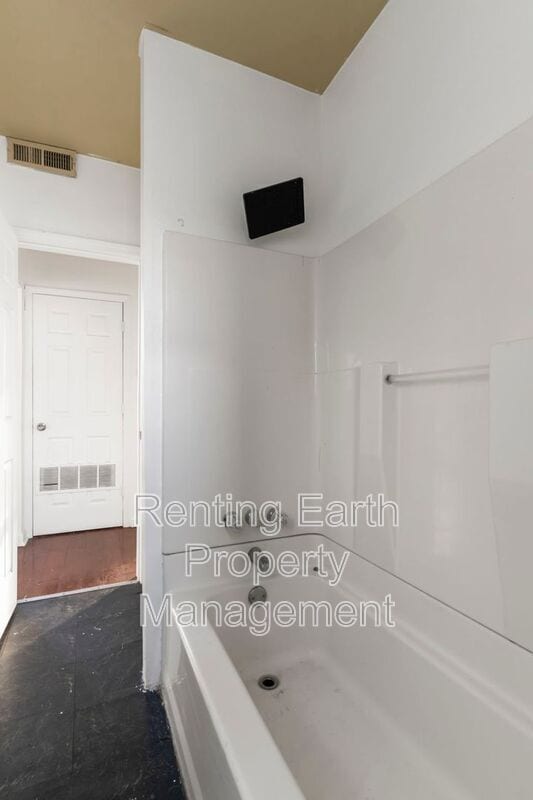 Building Photo - 801 Thomas Ave