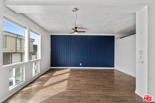 Building Photo - 115 44th St