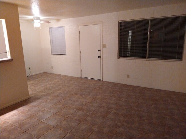 Building Photo - 2333 E Glenn St