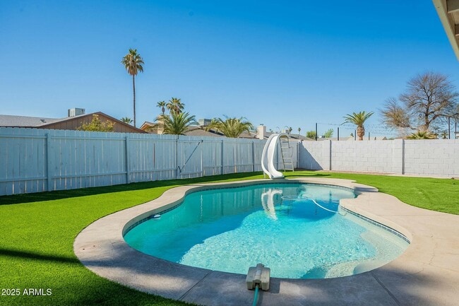 Building Photo - 1715 E El Parque Dr