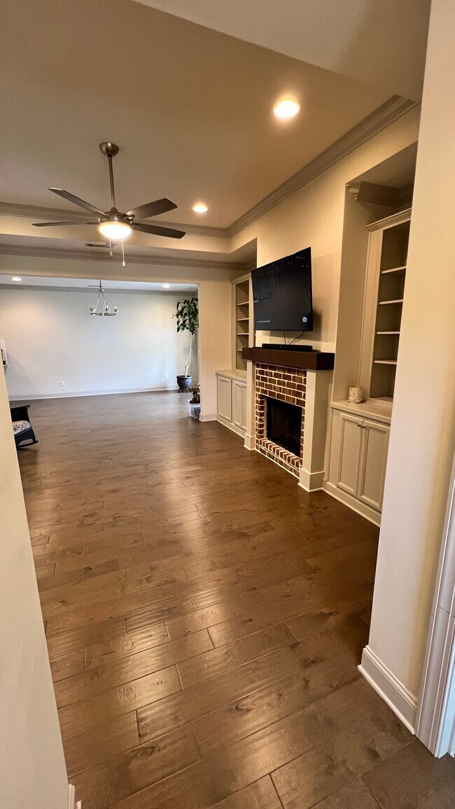 Building Photo - 847 Wellstone Dr