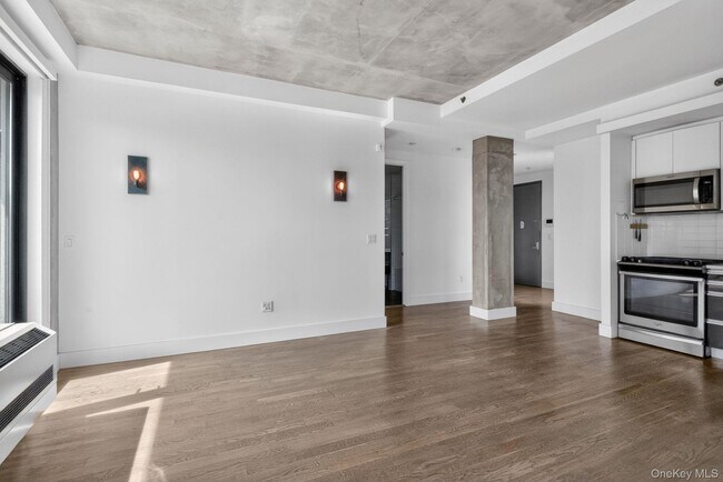 Building Photo - 225 E 138th St