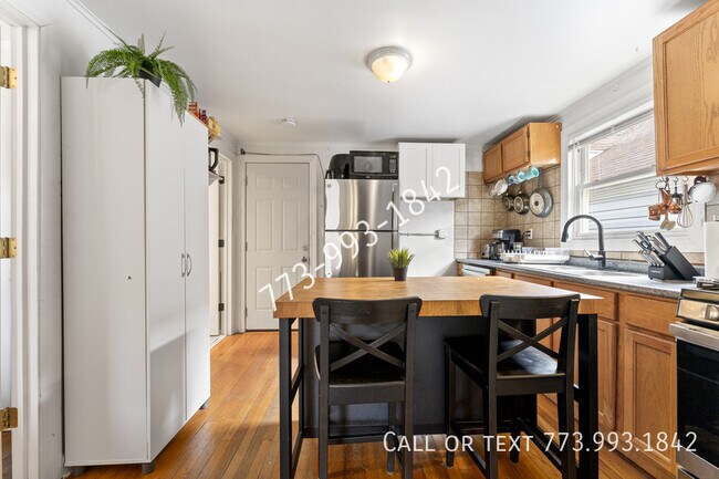 Building Photo - 3658 W George St