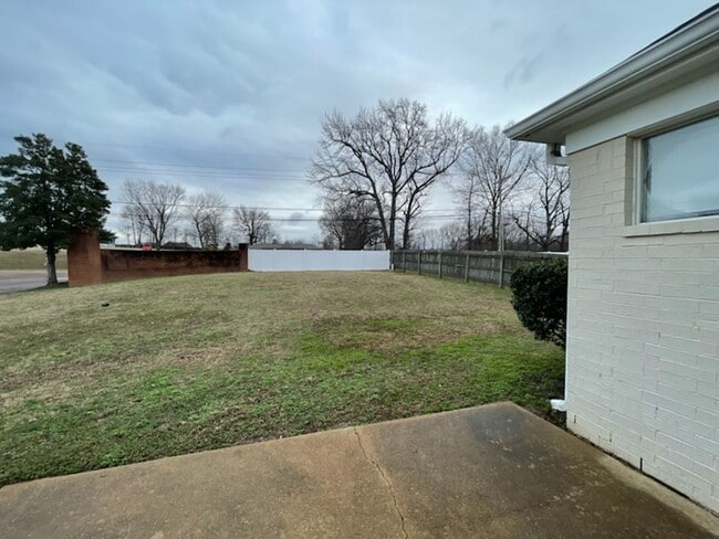 Building Photo - CORNER LOT!