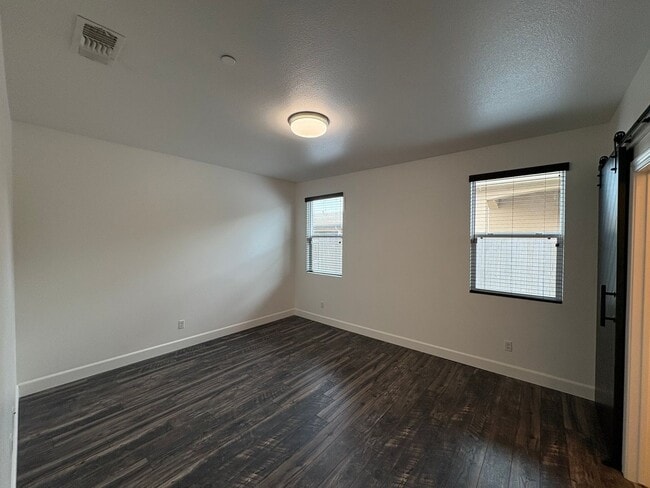 Building Photo - Tulare Home coming soon!