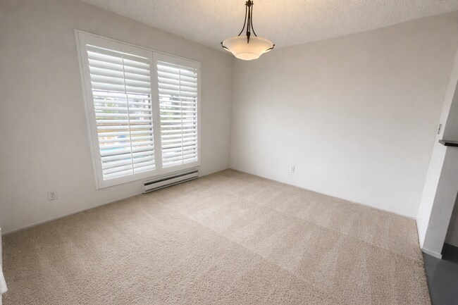 Building Photo - 1 BEDROOM / 1 BATH CONDO AVAILABLE AT WATERGATE COMPLEX IN EMERYVILLE!!!
