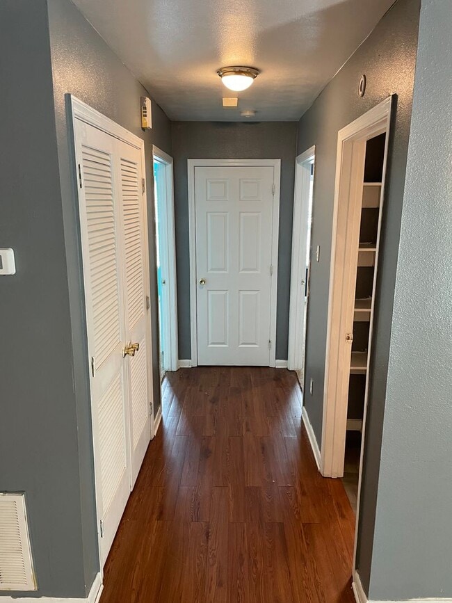 Building Photo - Cute 2006 Home!