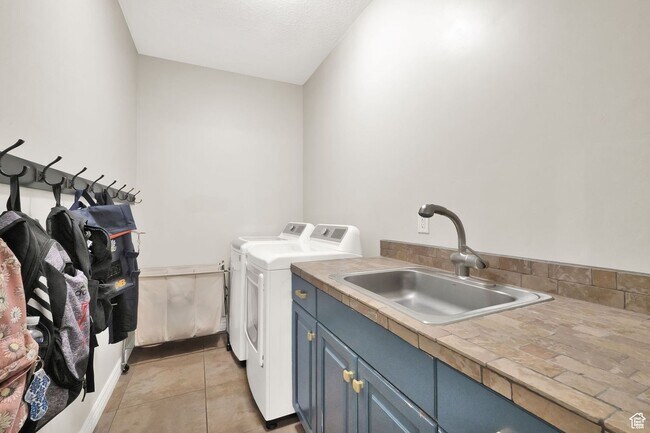 Building Photo - 1693 Crimson Oak Dr