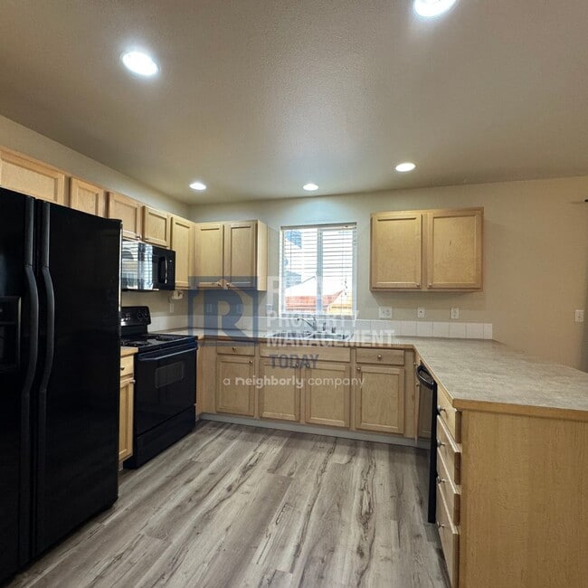 Building Photo - Great 3 Bedroom with 2 Car Garage + Fenced...