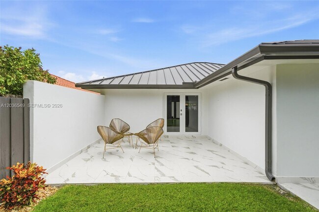 Building Photo - 881 NW 133rd Ave