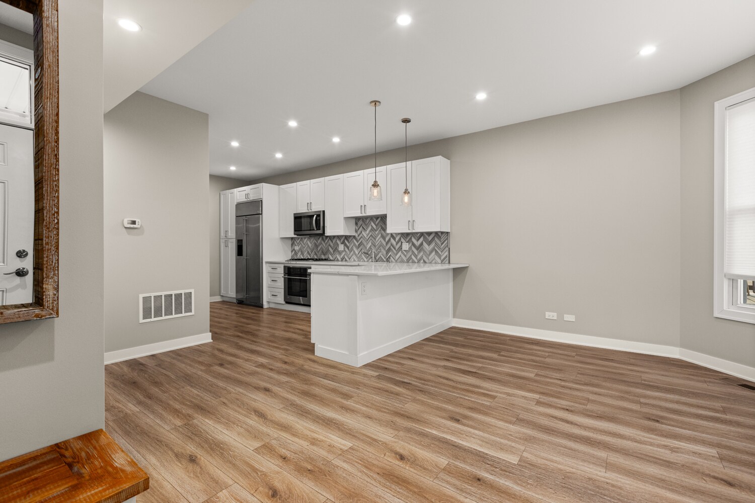 Building Photo - 3608 W Diversey Ave