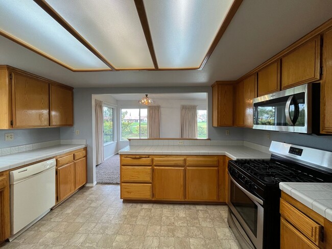 Building Photo - 924 Torrey Pines Dr